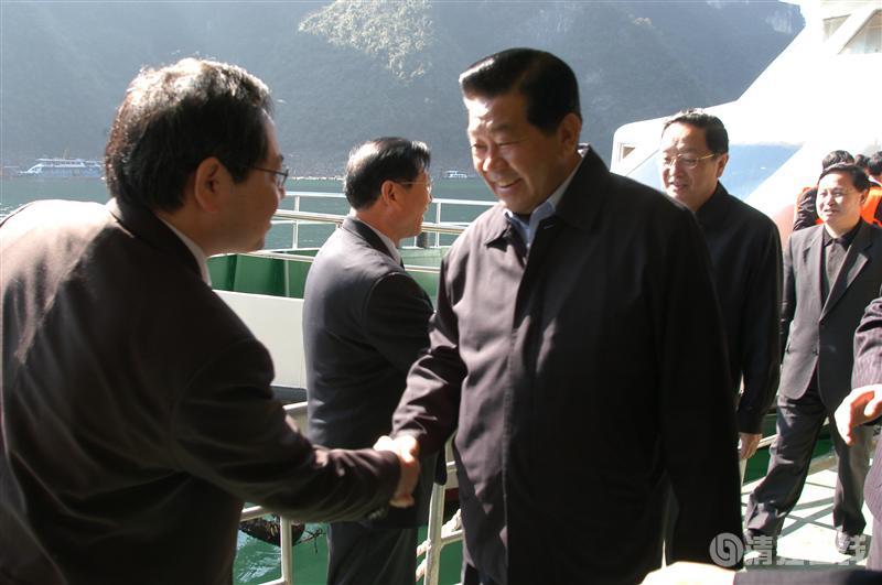 2004年11月，全国政协主席贾庆林视察清江